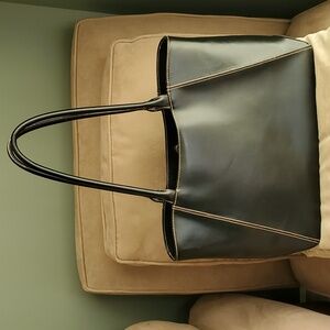 Wilsons Leather - classic black leather bag.